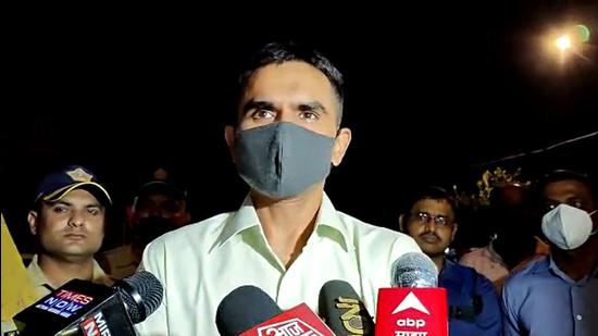Narcotics Control Bureau (NCB) director Sameer Wankhede speaks to the media regarding the cruise raid case. (ANI) Narcotics Control Bureau (NCB) director Sameer Wankhede speaks to the media regarding the cruise raid case. (ANI)