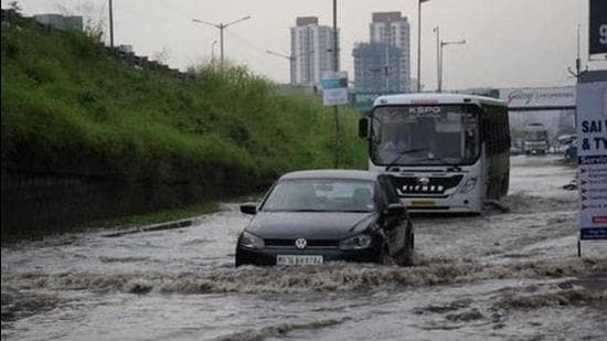 A police officer said that the traffic jam at the Pune airport was due to heavy rains and ongoing road repair works (HT Photo/File/Representative use) A police officer said that the traffic jam at the Pune airport was due to heavy rains and ongoing road repair works (HT Photo/File/Representative use)