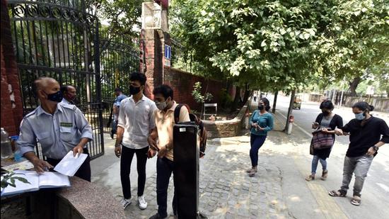 The Delhi University on Thursday said that the university equally values the academic credentials of all students.(Sanjeev Verma/HT file photo) The Delhi University on Thursday said that the university equally values the academic credentials of all students.(Sanjeev Verma/HT file photo)