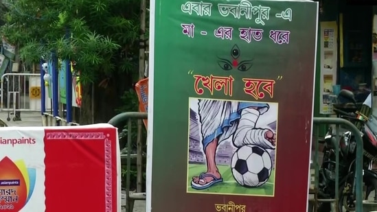 The pandal has replicas of Olympians who won medals such as Neeraj Chopra, PV Sindhu and players of the Indian hockey team.(ANI/Twitter) The pandal has replicas of Olympians who won medals such as Neeraj Chopra, PV Sindhu and players of the Indian hockey team.(ANI/Twitter)