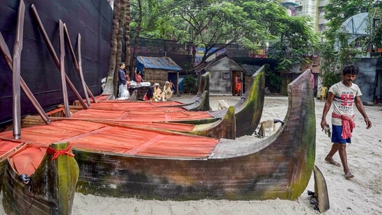 Cyclone Yaas themed pandal: A community puja pandal gave the theme 'Cyclone Yaas hit Sundarban' that severely affected the coastal districts and Sunderban delta in West Bengal.(PTI)