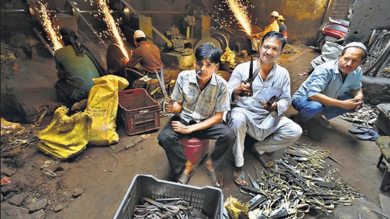 (From left) Abdul Aziz and Mohammad Anis at the world famous Kainchi Bazar (scissors market) in Meerut. (Raj K Raj/HT Photo) (From left) Abdul Aziz and Mohammad Anis at the world famous Kainchi Bazar (scissors market) in Meerut. (Raj K Raj/HT Photo)