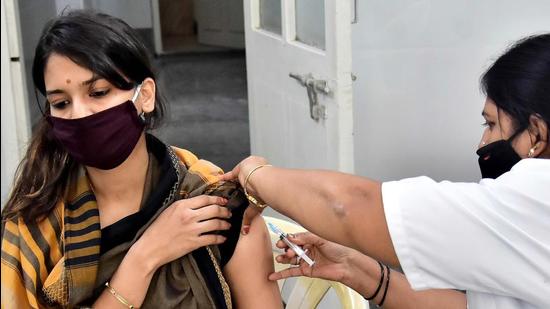 Data shows that since September 17, Karnataka’s vaccine coverage has seen a sharp dip barring just three days when it administered around 10 lakh doses (ANI) Data shows that since September 17, Karnataka’s vaccine coverage has seen a sharp dip barring just three days when it administered around 10 lakh doses (ANI)