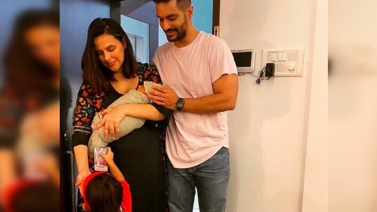 Neha Dhupia treated her fans with an adorable photo of her family of four.(Instagram/@nehadhupia)
