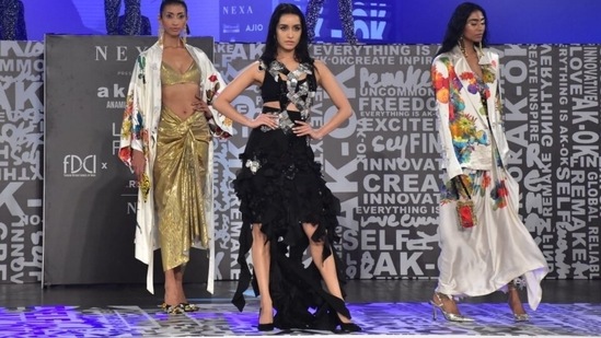 Shraddha's edgy and fierce runway look was one of the biggest highlights of day 4. It has been causing quite the buzz online. Meanwhile, on the work front, the Saaho actor will be seen next in the reboot of the 1989 film, Chaalbaaz.(HT Photo/Varinder Chawla)