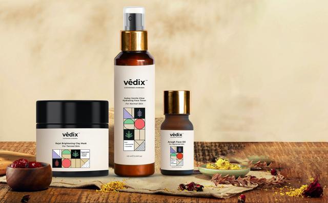 The toner which contains rose and cucumber, removes surface oil, dirt and grime The toner which contains rose and cucumber, removes surface oil, dirt and grime