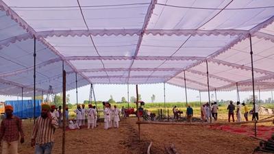 Organisers taking stock of arrangements for the antim ardas (last prayer) meet for killed farmers at Tikunia in Lakhimpur Kheri. (HT Photo) Organisers taking stock of arrangements for the antim ardas (last prayer) meet for killed farmers at Tikunia in Lakhimpur Kheri. (HT Photo)