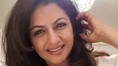 When Bhagyashree spilled beauty tips for reducing pigmentation, acne marks (Instagram/bhagyashree.online) When Bhagyashree spilled beauty tips for reducing pigmentation, acne marks (Instagram/bhagyashree.online)