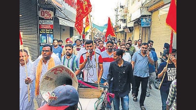 The protesters threatened to gherao the cops and were also lathicharged. The Hindu groups were only pacified when the police said they would take action against the editor of the Punjabi daily. (HT File) The protesters threatened to gherao the cops and were also lathicharged. The Hindu groups were only pacified when the police said they would take action against the editor of the Punjabi daily. (HT File)