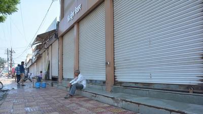 Shops shut owing to the bandh in Akola, Maharashtra, on Monday. (HT PHOTO) Shops shut owing to the bandh in Akola, Maharashtra, on Monday. (HT PHOTO)