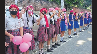 Around 550 girls from 14 schools of the city joined hands to promote the Girls India Project’s slogan of ‘Demand and claim your rights’ by standing in a human chain with pink turbans from DAV Model School, Sector 15A, to Gandhi Smarak Bhawan, Sector 16, Chandigarh. (HT PHOTO) Around 550 girls from 14 schools of the city joined hands to promote the Girls India Project’s slogan of ‘Demand and claim your rights’ by standing in a human chain with pink turbans from DAV Model School, Sector 15A, to Gandhi Smarak Bhawan, Sector 16, Chandigarh. (HT PHOTO)
