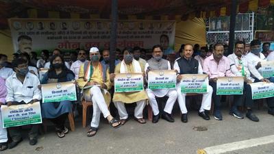 The Jharkhand Congress organised a five-hour long silent protest outside Raj Bhawan in Ranchi, demanding resignation of Union minister Ajay Mishra after his son was arrested for his alleged role in the recent Lakhimpur-Kheri violence. (HT PHOTO) The Jharkhand Congress organised a five-hour long silent protest outside Raj Bhawan in Ranchi, demanding resignation of Union minister Ajay Mishra after his son was arrested for his alleged role in the recent Lakhimpur-Kheri violence. (HT PHOTO)