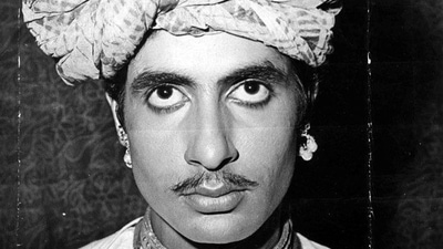 Amitabh Bachchan wearing Rajasthani attire for a look test for the 1969 film Reshma Aur Shera. Amitabh Bachchan wearing Rajasthani attire for a look test for the 1969 film Reshma Aur Shera.