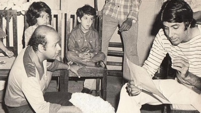 Amitabh Bachchan doing the rehearsal for the song Mere Paas Aao for the film Mr Natwarlal, The kid looking at him in amazement is Hrithik Roshan. This was shared by Amitabh Bachchan on Instagram. Amitabh Bachchan doing the rehearsal for the song Mere Paas Aao for the film Mr Natwarlal, The kid looking at him in amazement is Hrithik Roshan. This was shared by Amitabh Bachchan on Instagram. 