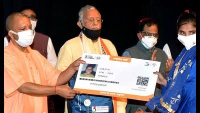 Uttar Pradesh chief minister Yogi Adityanath distributes Ayushman card to a beneficiary of Antyodaya cardholder at Lok Bhawan, in Lucknow on Monday. (ANI Photo) Uttar Pradesh chief minister Yogi Adityanath distributes Ayushman card to a beneficiary of Antyodaya cardholder at Lok Bhawan, in Lucknow on Monday. (ANI Photo)