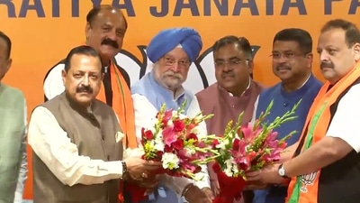 Devender Rana and Surjit Silothia join the BJP in presence of Union ministers on Monday. (ANI Photo)