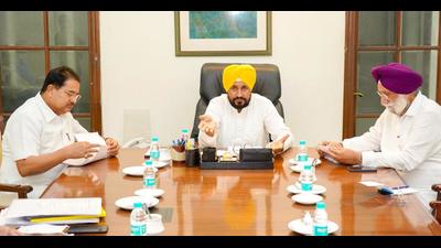 Chief minister Charanjit Singh Channi (centre) along with his deputies Sukhjinder Singh Randhawa and OP Soni at a cabinet meeting in Chandigarh. (HT file photo) Chief minister Charanjit Singh Channi (centre) along with his deputies Sukhjinder Singh Randhawa and OP Soni at a cabinet meeting in Chandigarh. (HT file photo)