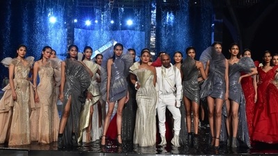 Kareena Kapoor had everyone talking with her style and confidence. (Varinder Chawla) Kareena Kapoor had everyone talking with her style and confidence. (Varinder Chawla)