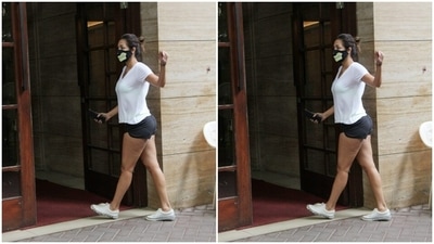 All masked up, the actor tied her hair into a clean bun and teamed her attire with white sneakers. Malaika posed for the cameras before getting inside. (HT Photos/Varinder Chawla)