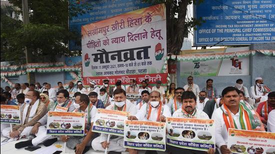 Bihar Cong stages silent protest against Lakhimpur Kheri killings ...