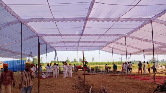 Organisers taking stock of arrangements for the antim ardas (last prayer) meet for killed farmers at Tikunia in Lakhimpur Kheri. (HT Photo)