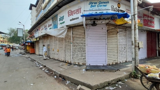 &nbsp;Shops are closed at Station Road in Thane as the state observes complete shutdown.