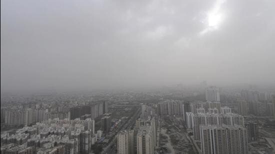 According to CPCB, the AQI reading of Greater Noida on Monday was 224 against 199 a day earlier. Similarly, Ghaziabad’s AQI reading also went up to 225 against 222 on Sunday. (HT Archive)