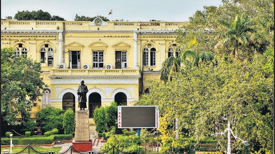 The imposing building that is located in the centre of Chandni Chowk, the Town Hall served as the headquarters of the erstwhile unified Municipal Corporation of Delhi. (Amal)