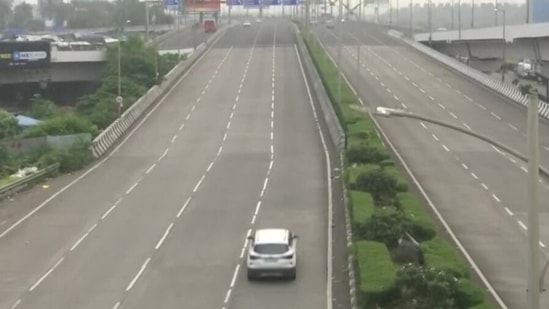 A deserted road in Mumbai's Bandra (ANI)
