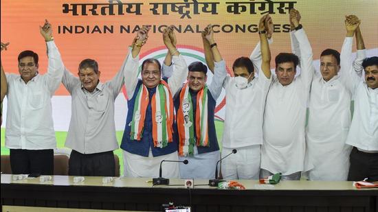 Uttarakhand BJP leader Yashpal Arya with his son Sanjeev Arya joins the Congress Party in presence of party leaders Harish Rawat, Randeep Surjewala and KC Venugopal in New Delhi. (PTI Photo)