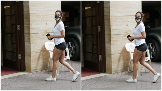 In a classic white tee-shirt and a pair of black gym shorts, Malaika set athleisure goals higher, yet again.(HT Photos/Varinder Chawla)