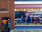 Superman's bisexuality 'not a gimmick,' writer says(Brian Cahn/ZUMA/picture alliance) Superman's bisexuality 'not a gimmick,' writer says(Brian Cahn/ZUMA/picture alliance)