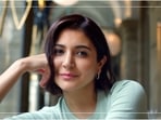 Anushka Sharma in <span class='webrupee'>₹</span>1.9k green sweater and denims looks winter-ready for shoot with Virat Kohli Anushka Sharma in <span class='webrupee'>₹</span>1.9k green sweater and denims looks winter-ready for shoot with Virat Kohli