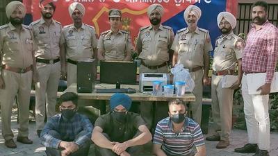 The robbers who had posed as income tax sleuths were arrested in Ludhiana. (HT Photo) The robbers who had posed as income tax sleuths were arrested in Ludhiana. (HT Photo)