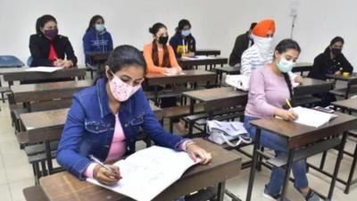 After a hiatus of 18 months, the college campus is now abuzz with the nervous first-year students look hither and thither for their classrooms and getting accustomed to the newly acquired time-table. (Representative image)