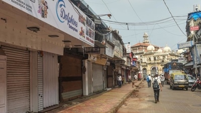 Shops closed during Maharashtra Bandh at Shaikh Memon street near Jama Masjid,Mumbai. (Pratik Chorge/HT Photo) Shops closed during Maharashtra Bandh at Shaikh Memon street near Jama Masjid,Mumbai. (Pratik Chorge/HT Photo)