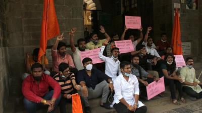 Akhil Bharatiya Vidyarthi Parishad (ABVP) protest at SP College in Pune against the college administration for not allowing instalment payment of fees, on Tuesday. (RAVINDRA JOSHI/HT)