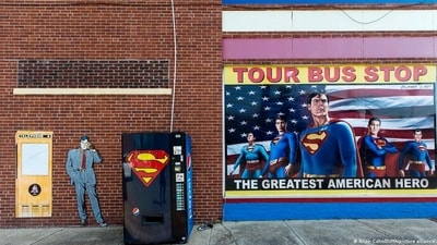 Superman's bisexuality 'not a gimmick,' writer says (Brian Cahn/ZUMA/picture alliance) Superman's bisexuality 'not a gimmick,' writer says (Brian Cahn/ZUMA/picture alliance)
