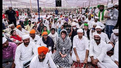 Congress leader Priyanka Gandhi Vadra, MP Deepender Hooda and UPCC chief Ajay Kumar Lallu with others attend the ‘Antim Ardas’ of farmers who were killed in Lakhimpur Kheri incident, at Tikunia in Lakhimpur Kheri on Tuesday, (PTI Photo) Congress leader Priyanka Gandhi Vadra, MP Deepender Hooda and UPCC chief Ajay Kumar Lallu with others attend the ‘Antim Ardas’ of farmers who were killed in Lakhimpur Kheri incident, at Tikunia in Lakhimpur Kheri on Tuesday, (PTI Photo)