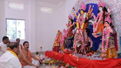 Assam chief minister Himanta Biswa Sarma started his Barak Valley visit by offering prayers at the century-old Shaktipeeth Kachakanti Temple in Cachar’s Udharbond. Assam chief minister Himanta Biswa Sarma started his Barak Valley visit by offering prayers at the century-old Shaktipeeth Kachakanti Temple in Cachar’s Udharbond.