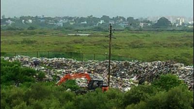 The Hanuman Koliwada Macchimar Vikas Sanstha had moved the court in December 2018 seeking judicial intervention into the dumping of garbage on Uran mangroves. (HT PHOTO) The Hanuman Koliwada Macchimar Vikas Sanstha had moved the court in December 2018 seeking judicial intervention into the dumping of garbage on Uran mangroves. (HT PHOTO)