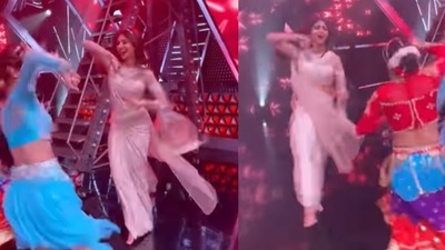 Shilpa Shetty performs garba on Super Dancer 4. Shilpa Shetty performs garba on Super Dancer 4. 