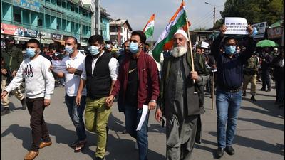 Members of the BJP protesting in Srinagar on Tuesday. They are alleging that the J&K administration is “compromising on the security issues of the political workers”. (Waseem Andrabi/HT)