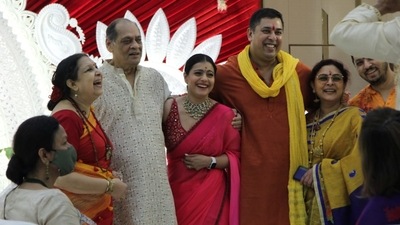 Kajol was all smiles as she met her extended family at the pandal. (Varinder Chawla) 