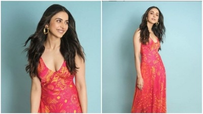 Rakul Preet is an absolute fashionista. While the actor can carry all attires with equal poise and elegance, she believes in the need to be “classic.” Rakul Preet’s Instagram profile is replete with snippets of her fashion photoshoots, and each of them manage to make her Instagram family drool like anything. With every post she makes, she makes sure to put fashion police on immediate alert. On Tuesday, Rakul Preet drove our midweek blues away with yet another stunning set of pictures. (Instagram/@rakulpreet) Rakul Preet is an absolute fashionista. While the actor can carry all attires with equal poise and elegance, she believes in the need to be “classic.” Rakul Preet’s Instagram profile is replete with snippets of her fashion photoshoots, and each of them manage to make her Instagram family drool like anything. With every post she makes, she makes sure to put fashion police on immediate alert. On Tuesday, Rakul Preet drove our midweek blues away with yet another stunning set of pictures. (Instagram/@rakulpreet)
