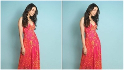 In minimal makeup, Rakul Preet looked absolutely stunning. Nude eyeshadow, nude lipstick, mascara-laden eyelashes, contoured cheeks and drawn eyebrows, and Rakul Preet was ready to make us drool. (Instagram/@rakulpreet) In minimal makeup, Rakul Preet looked absolutely stunning. Nude eyeshadow, nude lipstick, mascara-laden eyelashes, contoured cheeks and drawn eyebrows, and Rakul Preet was ready to make us drool. (Instagram/@rakulpreet)