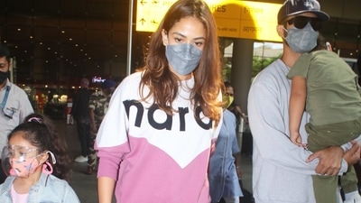 Mira Rajput held her daughter Misha’s hand as the paparazzi around them clicked away. (Varinder Chawla)