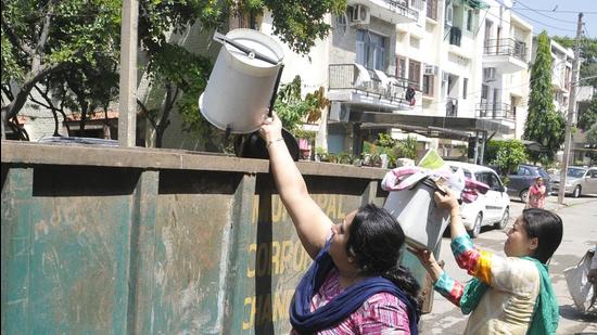 PMC will install “garbage collection ATMs” in Pune, to collect plastic bottles, glass bottles, metal cans and plastic wrappers. (HT (FOR REPRESENTATIONAL PURPOSE)) PMC will install “garbage collection ATMs” in Pune, to collect plastic bottles, glass bottles, metal cans and plastic wrappers. (HT (FOR REPRESENTATIONAL PURPOSE))