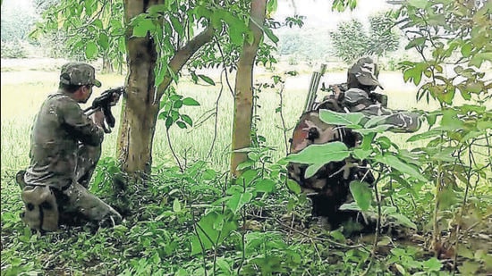 Security forces in Chhattisgarh’s Bastar and Odisha’s Malkangiri have launched a search operation to trace about 30-40 Maoists who reportedly fled after an encounter between the police and the armed guerillas. (Representative image) (HT File photo/Debasish Sarkar)
