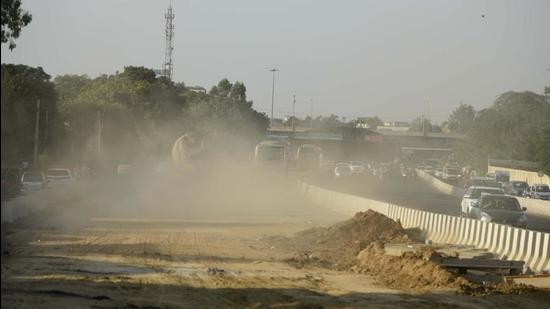 A few measures usually undertaken when air quality sinks to the very poor category will be implemented from Friday to keep pollution in check. (Parveen Kumar/HT Photo)